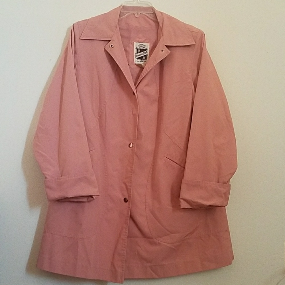 Saxton Hall Woman's Pink Windbreaker
